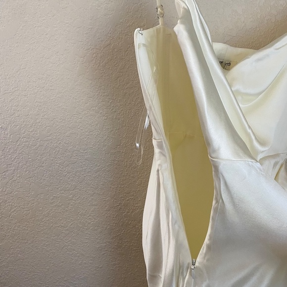 House of CB Reva Dress in Ivory satin size Medium NWOT white midi - Picture 15 of 17